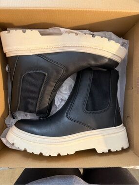 Bionica Black Leather Chelsea Platform Ankle Boots with Cream Soles